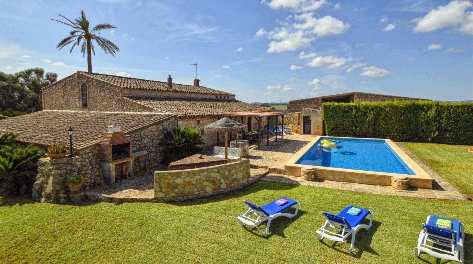 Wunderschoenes In Mit Privatem Pool Holiday home